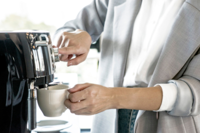 Machine et distributeur à café pour entreprise